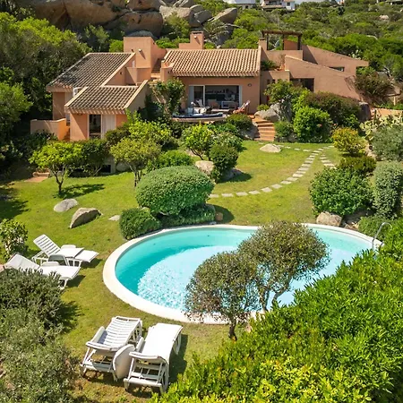 Viola Con Piscina E Giardino