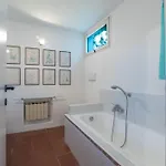 Viola Con Piscina E Giardino Villa *